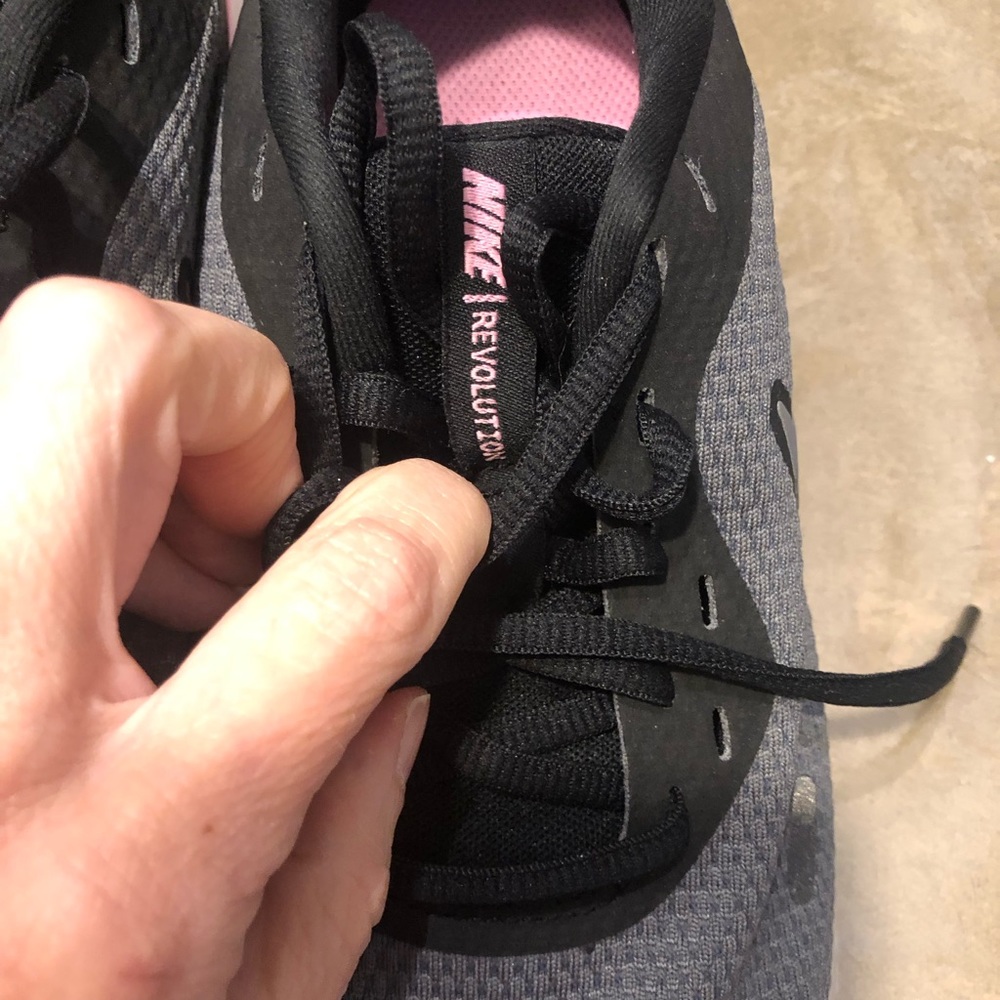 Nike 🥳HP🥳Revolution Grey & Black colored Sneakers, Size 8 - Picture 8 of 11